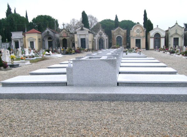 Tombe in granito bianco sardo - immagine 4