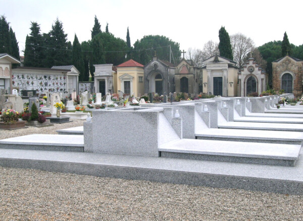 Tombe in granito bianco sardo - immagine 2