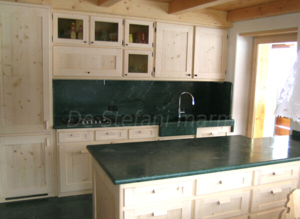 PIANO CUCINA IN MARMO VERDE GUATEMALA