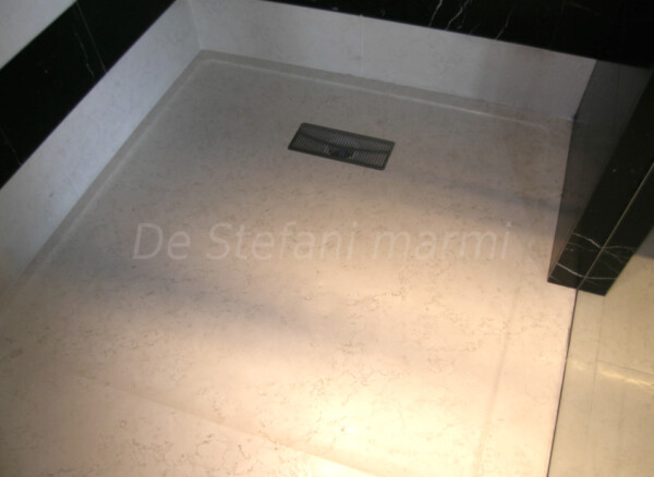 PIATTO DOCCIA FILO PAVIMENTO IN MARMO BIANCONE