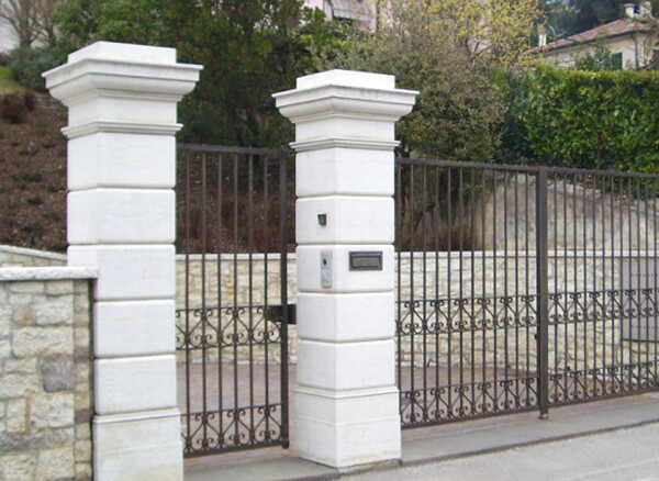 Pilastro in marmo biancone