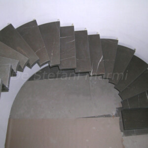 SCALA IN PIETRA PIASENTINA SPAZZ. E CERATA