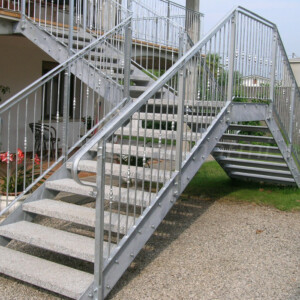SCALA IN MARMO SARDO FIORITO