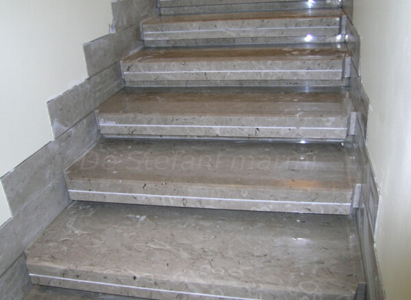 Tipologia battiscopa in marmo: a fascia
