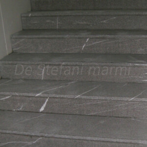 SCALA IN PIETRA PIASENTINA FIAMM. E SPAZZ.