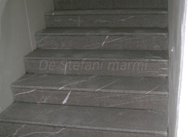 SCALA IN PIETRA PIASENTINA FIAMM. E SPAZZ.