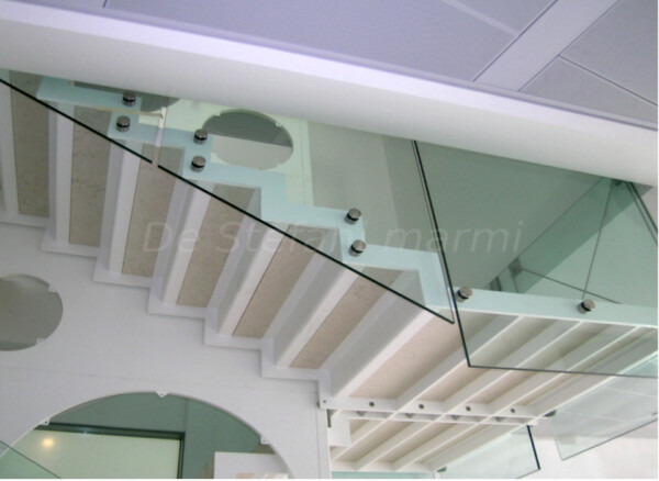 SCALA IN MARMO BIANCONE E INSERTI NATURAL AGATE - immagine 9