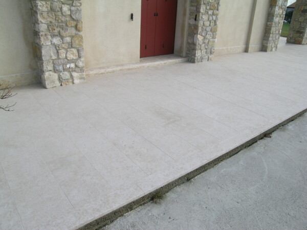 PAVIMENTI PER ESTERNI IN MARMO GIALLO D'ISTRIA - immagine 2