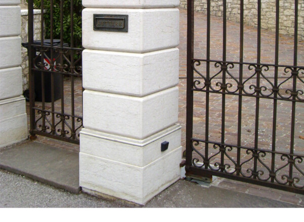 Pilastro in marmo biancone - immagine 4