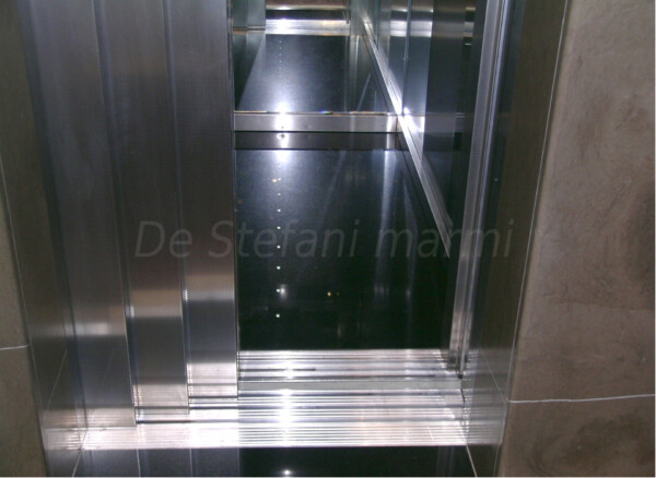 RIVESTIMENTO IN GRANITO PER ASCENSORE - immagine 2