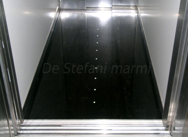 RIVESTIMENTO IN GRANITO PER ASCENSORE - immagine 3