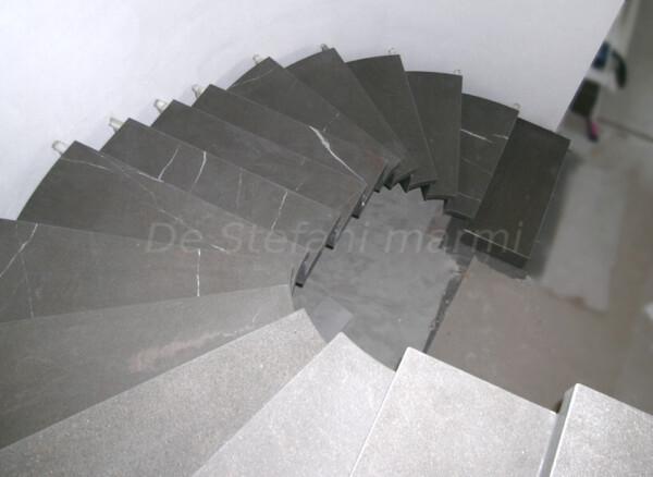 SCALA IN PIETRA PIASENTINA SPAZZ. E CERATA - immagine 4