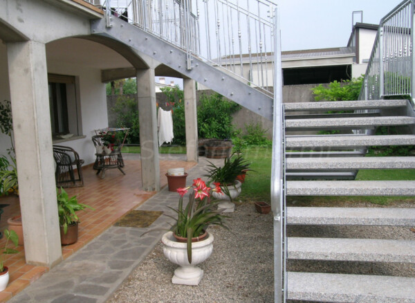 SCALA IN MARMO SARDO FIORITO - immagine 3