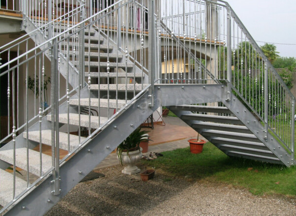 SCALA IN MARMO SARDO FIORITO - immagine 4