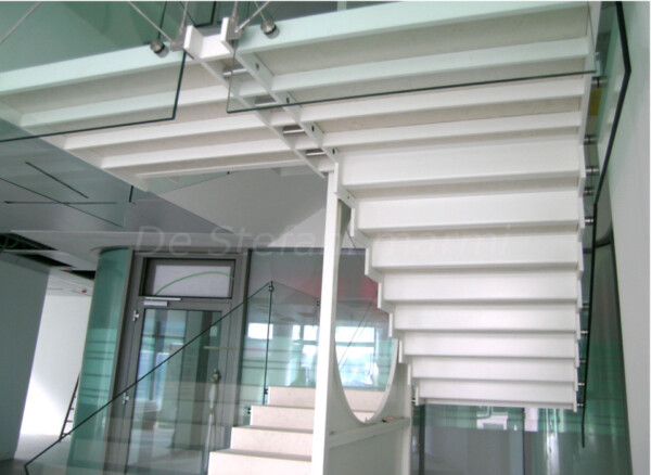 SCALA IN MARMO BIANCONE E INSERTI NATURAL AGATE - immagine 5