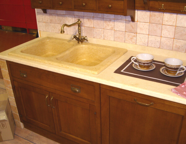 PIANO CUCINA IN MARMO SILVIA ORO CHIARO E DARK - immagine 2